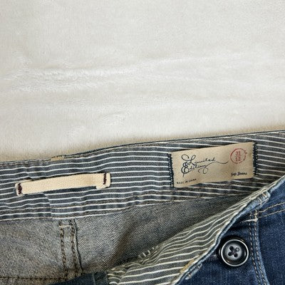 Gap Shorts Limited Edition Womens Size 12 Denim Jean Bermuda 4-Buttons Design Cuff