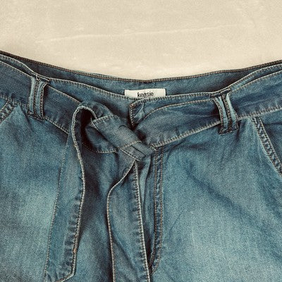 Kensie Blue Denim Shorts Women Size 8/29 Cuffed Hem Belted Lightweight Chambray